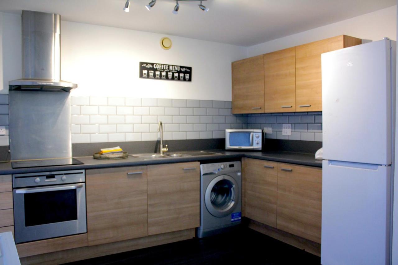 Spacious London Apartment 5 Min Walk To Leytonstone Underground Station And 5 Stops To Zone 1 외부 사진