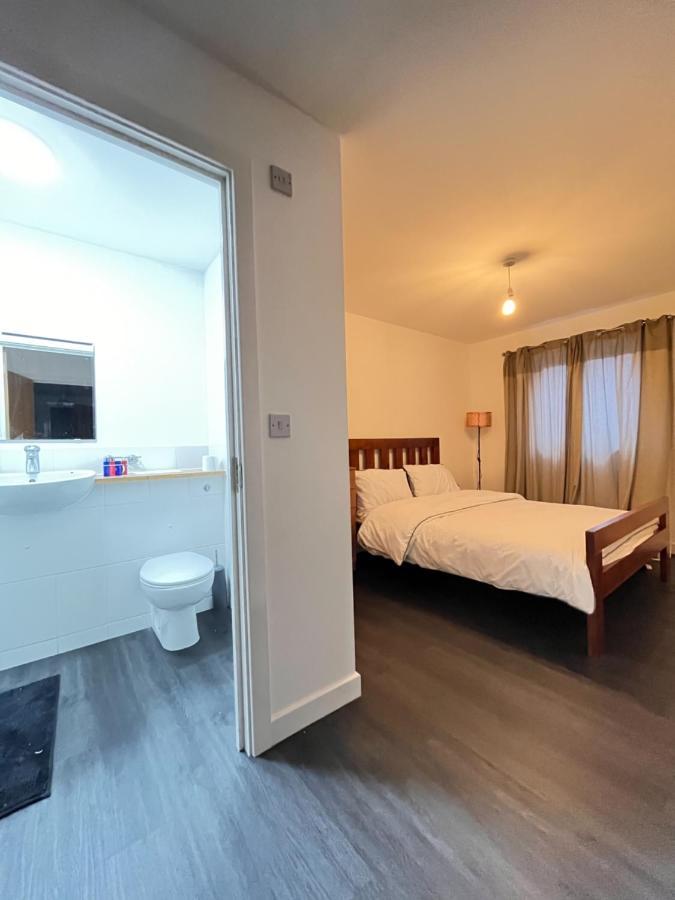 Spacious London Apartment 5 Min Walk To Leytonstone Underground Station And 5 Stops To Zone 1 외부 사진