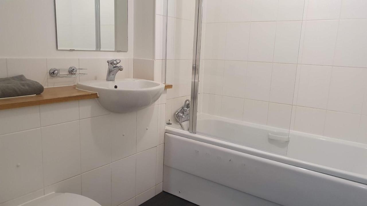 Spacious London Apartment 5 Min Walk To Leytonstone Underground Station And 5 Stops To Zone 1 외부 사진