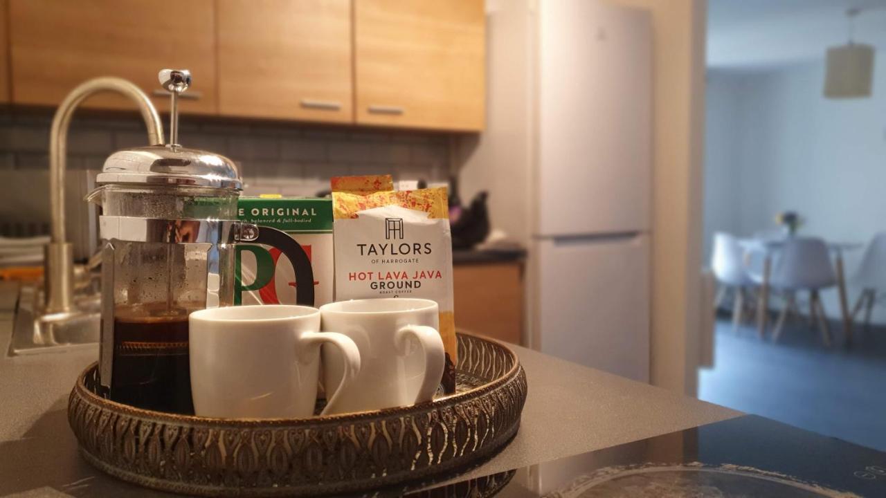 Spacious London Apartment 5 Min Walk To Leytonstone Underground Station And 5 Stops To Zone 1 외부 사진
