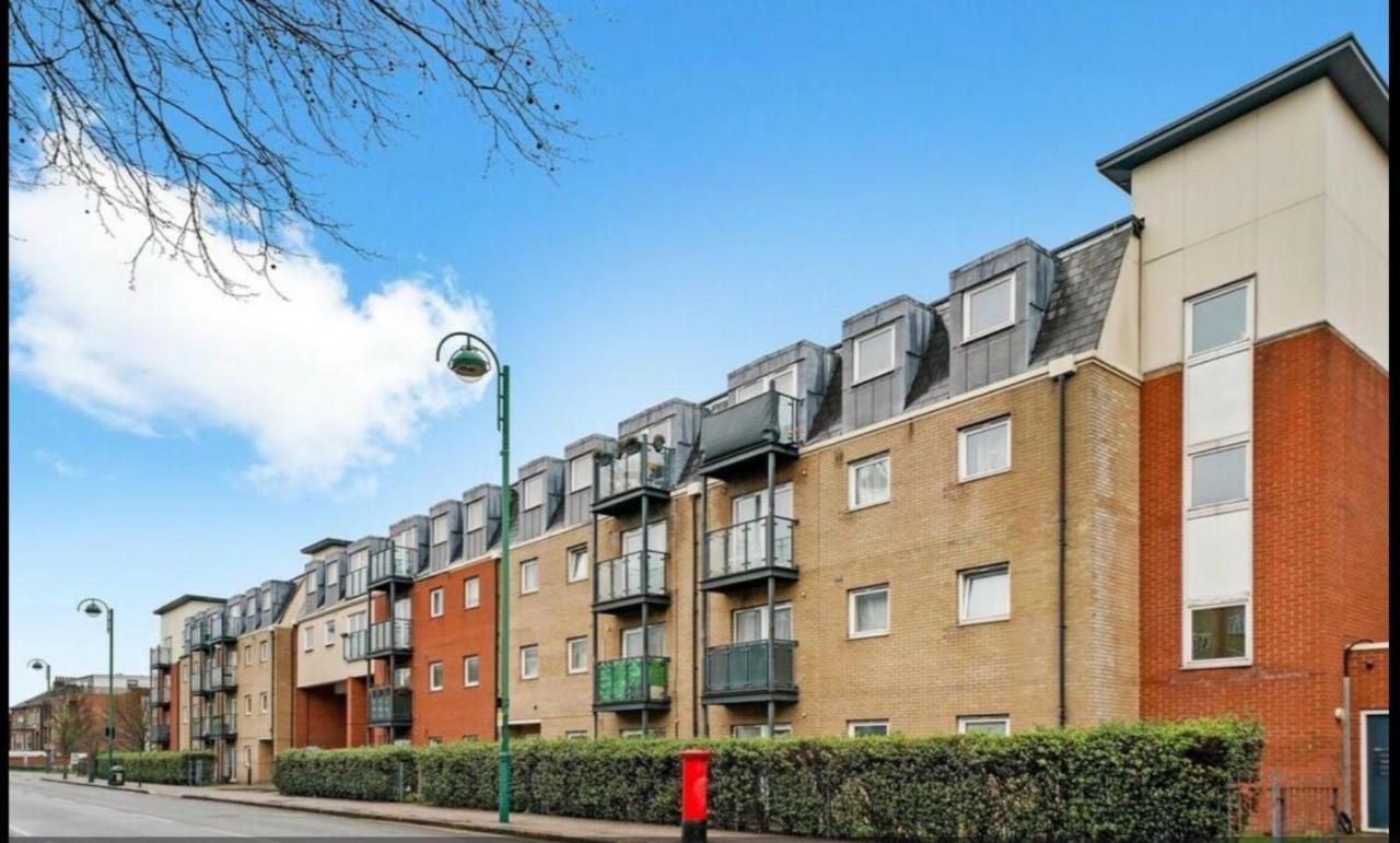 Spacious London Apartment 5 Min Walk To Leytonstone Underground Station And 5 Stops To Zone 1 외부 사진