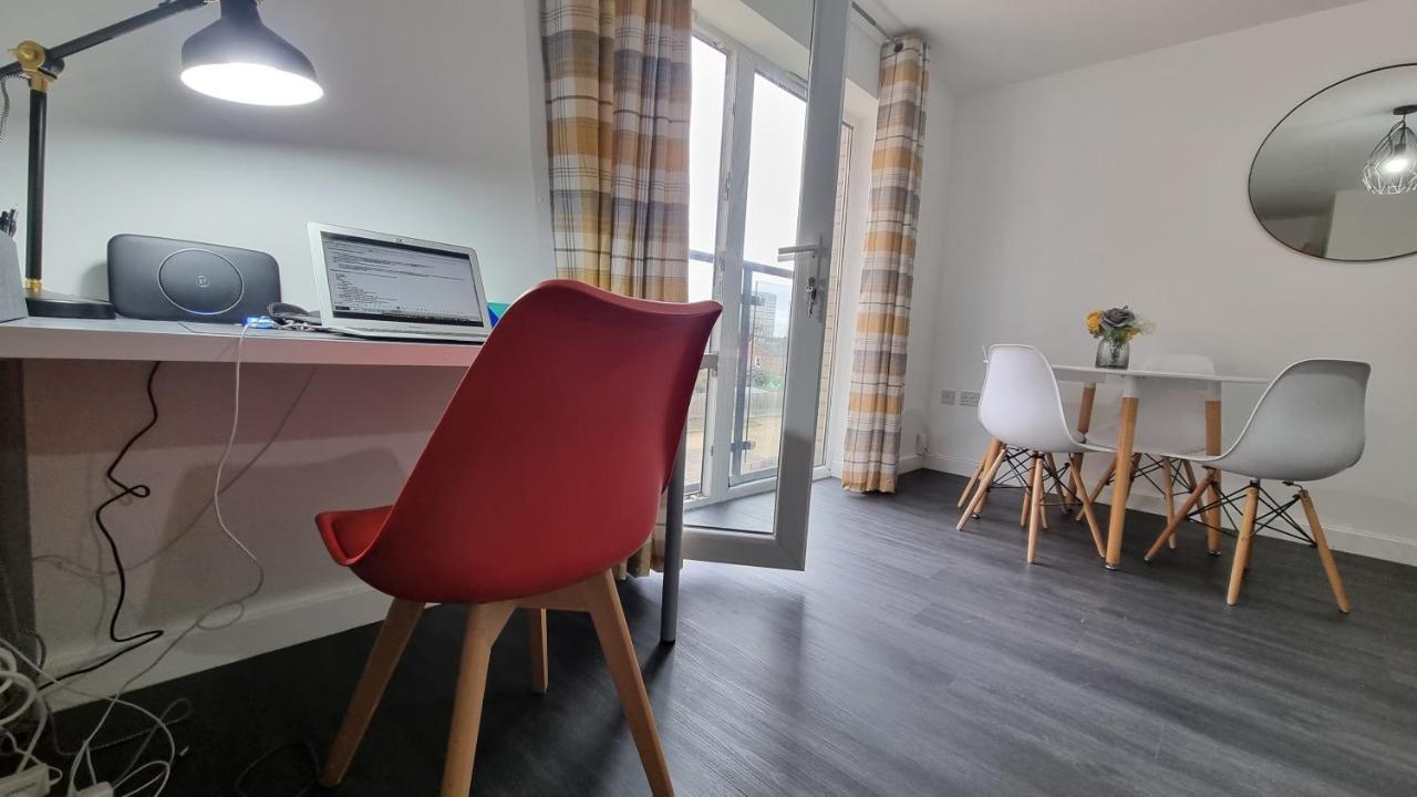 Spacious London Apartment 5 Min Walk To Leytonstone Underground Station And 5 Stops To Zone 1 외부 사진